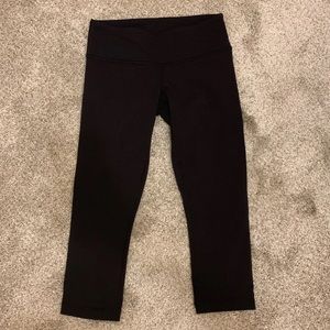 Black LuluLemon Athletica Wunder Under Crop-Size 6